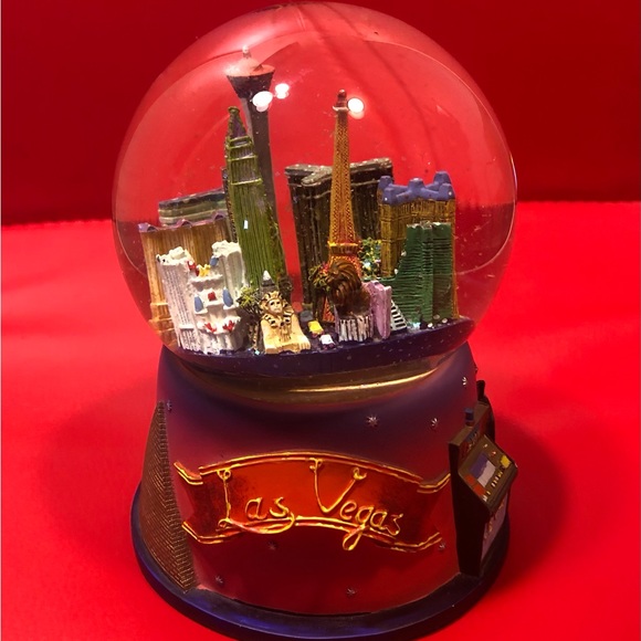 Snow globe Las Vegas Revolving Musical “We are In The Money “ Musical - Picture 1 of 7